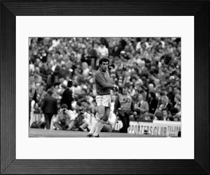 Framed Print : Division 1 football. Arsenal 1 v. Nottingham Forest 0. September 1980 LF04-37-035 Framed Print : Division 1 football. Arsenal 1 v. Nottingham Forest 0. September 1980 LF04-37-035