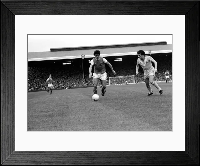 Framed Print : Division 1 football. Arsenal 1 v. Nottingham Forest 0. September 1980 LF04-37-062 Framed Print : Division 1 football. Arsenal 1 v. Nottingham Forest 0. September 1980 LF04-37-062
