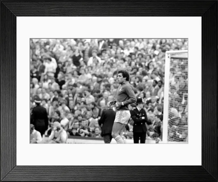 Framed Print : Division 1 football. Arsenal 1 v. Nottingham Forest 0. September 1980 LF04-37-012 Peter Framed Print : Division 1 football. Arsenal 1 v. Nottingham Forest 0. September 1980 LF04-37-012 Peter