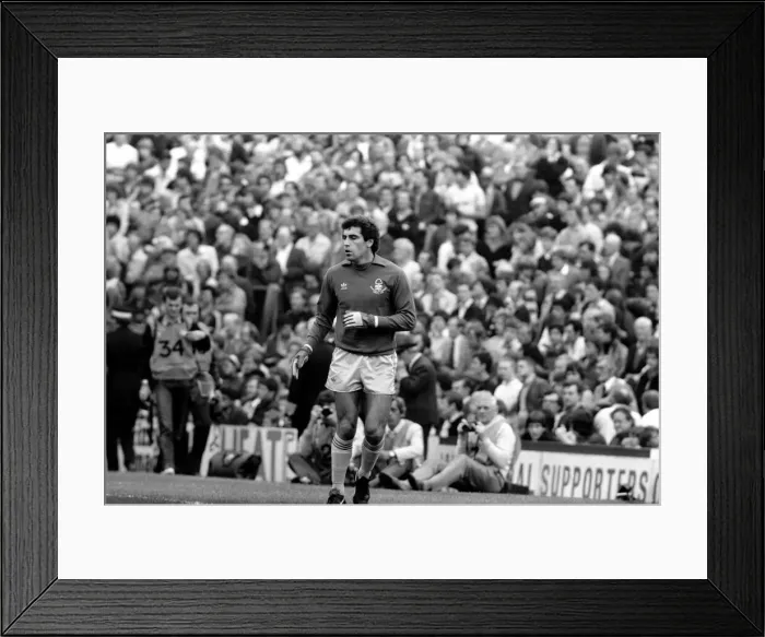 Framed Print : Division 1 football. Arsenal 1 v. Nottingham Forest 0. September 1980 LF04-37-009 Peter Framed Print : Division 1 football. Arsenal 1 v. Nottingham Forest 0. September 1980 LF04-37-009 Peter