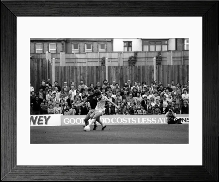 Framed Print : English Division 1. Crystal Palace 0 v. Aston Villa 1. September 1980 LF04-34-108 Framed Print : English Division 1. Crystal Palace 0 v. Aston Villa 1. September 1980 LF04-34-108