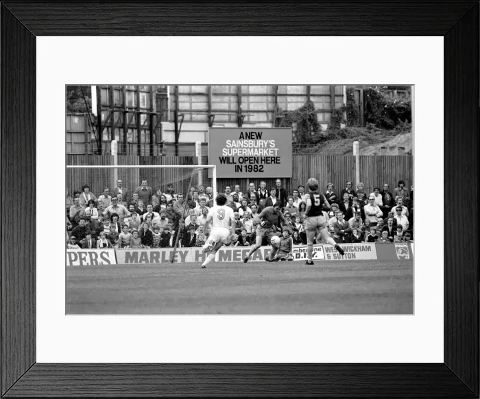 Framed Print : English Division 1. Crystal Palace 0 v. Aston Villa 1. September 1980 LF04-34-118 Framed Print : English Division 1. Crystal Palace 0 v. Aston Villa 1. September 1980 LF04-34-118