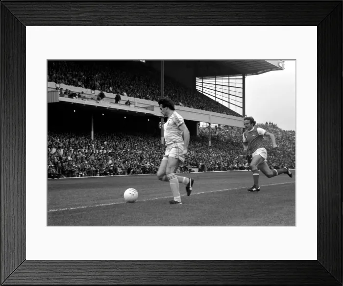 Framed Print : Division 1 football. Arsenal 1 v. Nottingham Forest 0. September 1980 LF04-37-023 Framed Print : Division 1 football. Arsenal 1 v. Nottingham Forest 0. September 1980 LF04-37-023