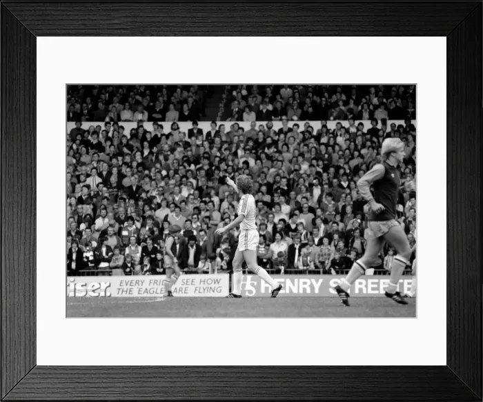 Framed Print : English Division 1. Crystal Palace 0 v. Aston Villa 1. September 1980 LF04-34-121 Framed Print : English Division 1. Crystal Palace 0 v. Aston Villa 1. September 1980 LF04-34-121