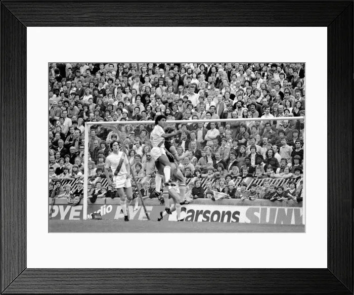 Framed Print : English Division 1. Crystal Palace 0 v. Aston Villa 1. September 1980 LF04-34-122 Framed Print : English Division 1. Crystal Palace 0 v. Aston Villa 1. September 1980 LF04-34-122