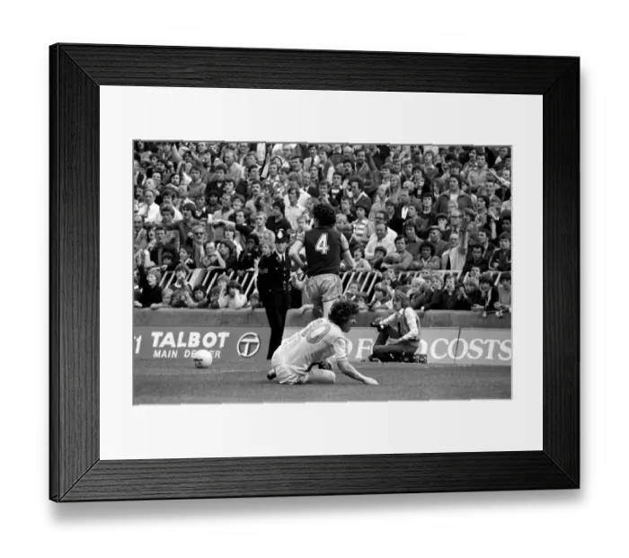 Framed Print : English Division 1. Crystal Palace 0 v. Aston Villa 1. September 1980 LF04-34-133 Framed Print : English Division 1. Crystal Palace 0 v. Aston Villa 1. September 1980 LF04-34-133