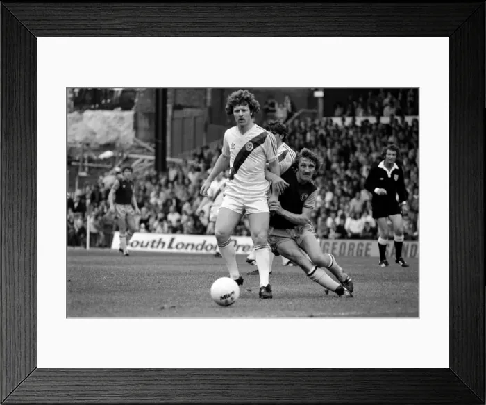 Framed Print : English Division 1. Crystal Palace 0 v. Aston Villa 1. September 1980 LF04-34-101