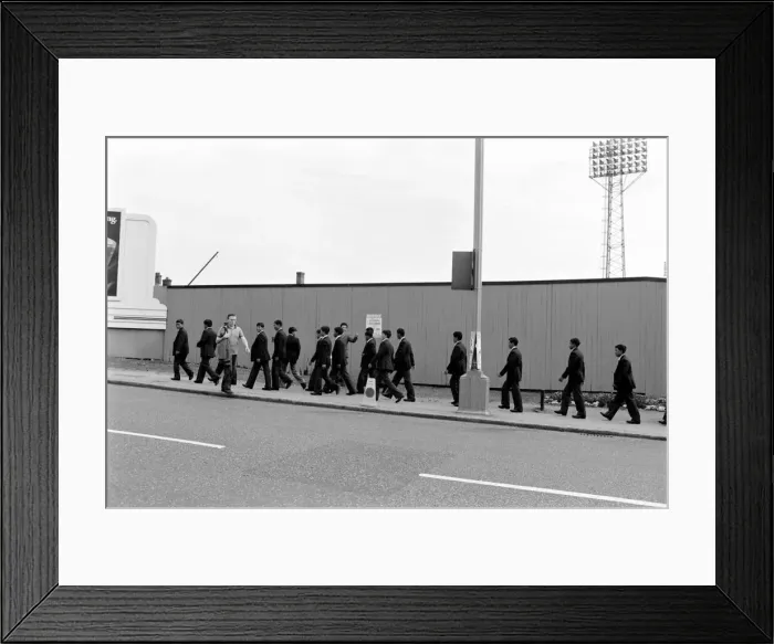 Framed Print : English Division 1. Crystal Palace 0 v. Aston Villa 1. September 1980 LF04-34-126 Framed Print : English Division 1. Crystal Palace 0 v. Aston Villa 1. September 1980 LF04-34-126