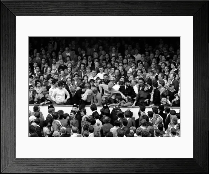 Framed Print : Division 1 football. Arsenal 1 v. Nottingham Forest 0. September 1980 LF04-37-065 Framed Print : Division 1 football. Arsenal 1 v. Nottingham Forest 0. September 1980 LF04-37-065