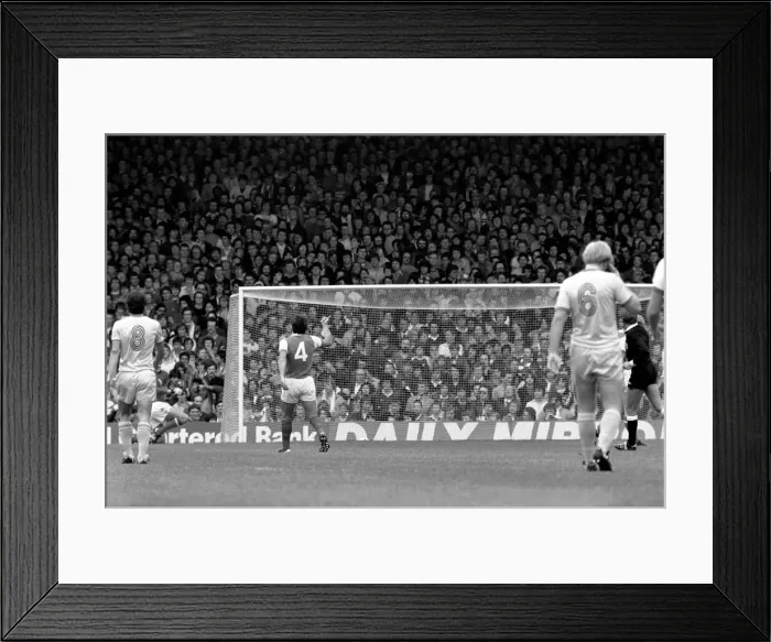 Framed Print : Division 1 football. Arsenal 1 v. Nottingham Forest 0. September 1980 LF04-37-086 Framed Print : Division 1 football. Arsenal 1 v. Nottingham Forest 0. September 1980 LF04-37-086