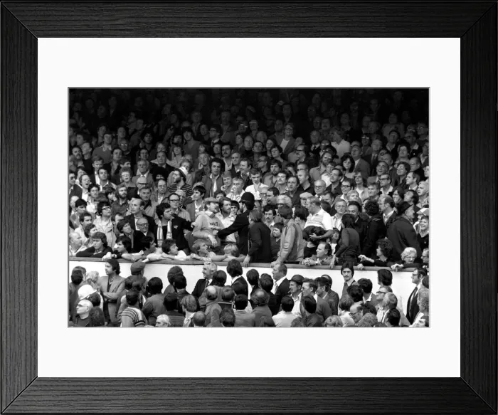 Framed Print : Division 1 football. Arsenal 1 v. Nottingham Forest 0. September 1980 LF04-37-063 Framed Print : Division 1 football. Arsenal 1 v. Nottingham Forest 0. September 1980 LF04-37-063