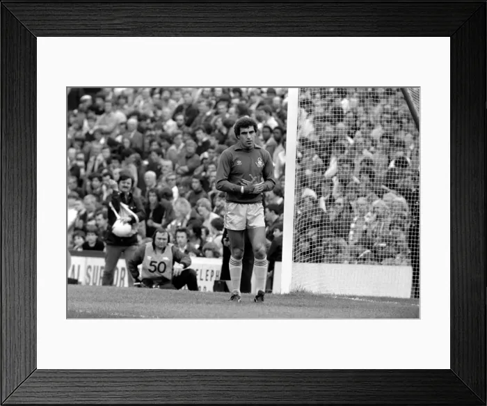 Framed Print : Division 1 football. Arsenal 1 v. Nottingham Forest 0. September 1980 LF04-37-005 Peter Framed Print : Division 1 football. Arsenal 1 v. Nottingham Forest 0. September 1980 LF04-37-005 Peter