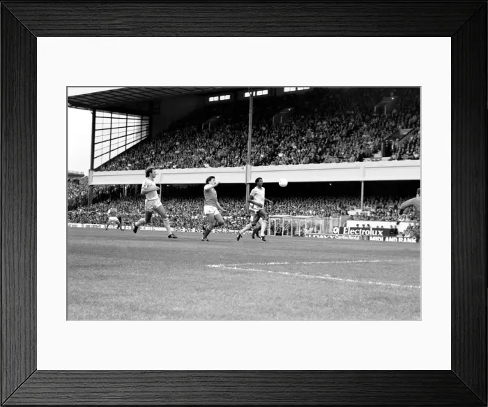 Framed Print : Division 1 football. Arsenal 1 v. Nottingham Forest 0. September 1980 LF04-37-052 Framed Print : Division 1 football. Arsenal 1 v. Nottingham Forest 0. September 1980 LF04-37-052