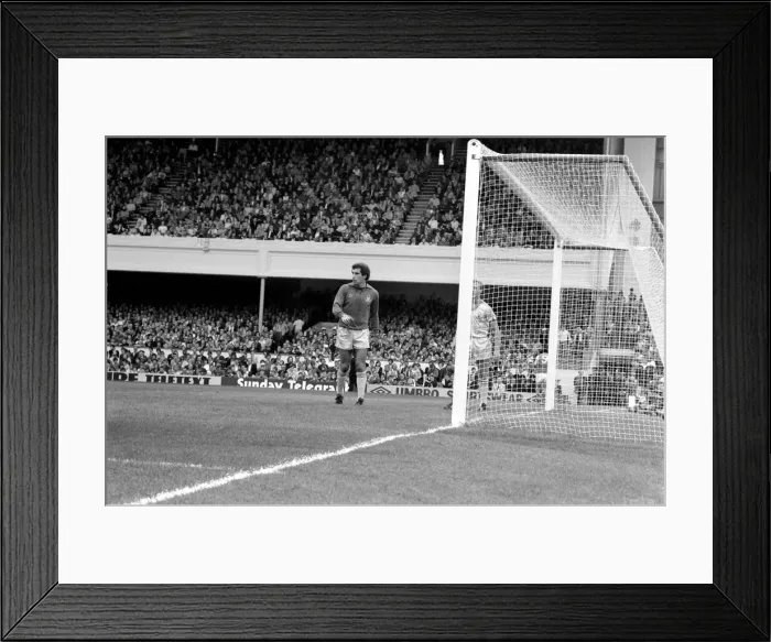 Framed Print : Division 1 football. Arsenal 1 v. Nottingham Forest 0. September 1980 LF04-37-047 Framed Print : Division 1 football. Arsenal 1 v. Nottingham Forest 0. September 1980 LF04-37-047