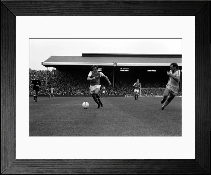 Framed Print : Division 1 football. Arsenal 1 v. Nottingham Forest 0. September 1980 LF04-37-046
