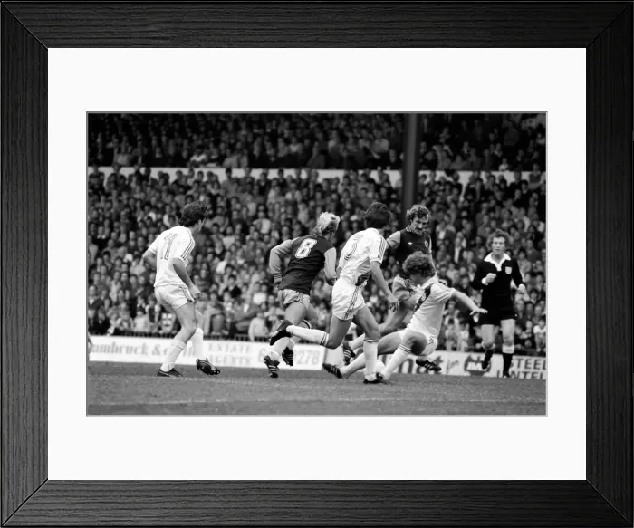 Framed Print : English Division 1. Crystal Palace 0 v. Aston Villa 1. September 1980 LF04-34-104