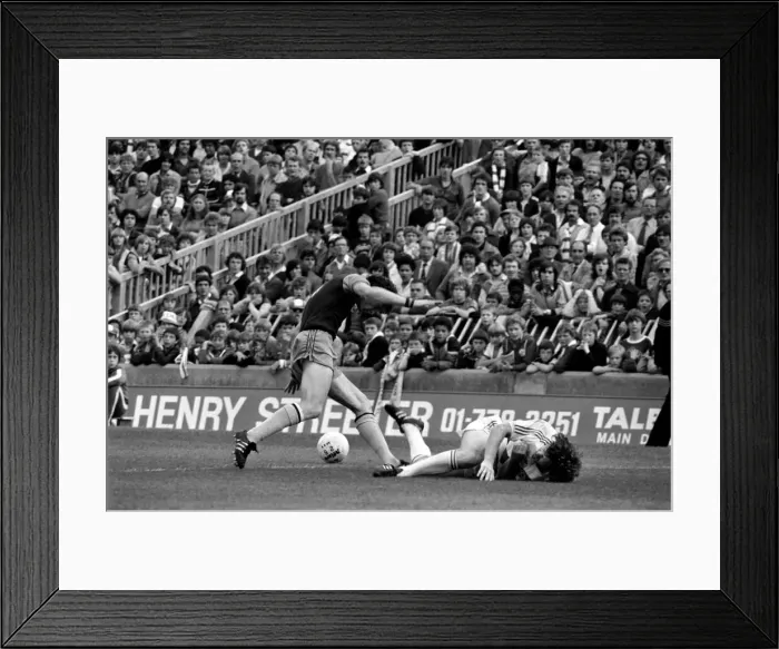 Framed Print : English Division 1. Crystal Palace 0 v. Aston Villa 1. September 1980 LF04-34-135 Framed Print : English Division 1. Crystal Palace 0 v. Aston Villa 1. September 1980 LF04-34-135