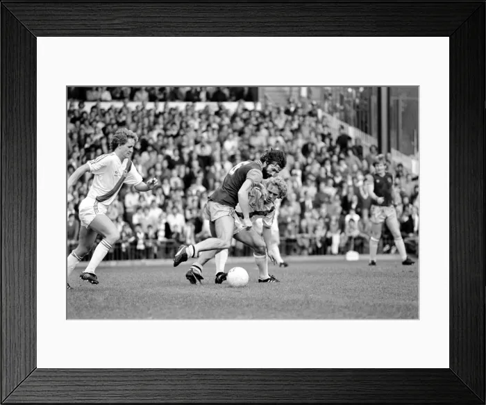Framed Print : English Division 1. Crystal Palace 0 v. Aston Villa 1. September 1980 LF04-34-092