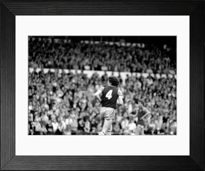 Framed Print : English Division 1. Crystal Palace 0 v. Aston Villa 1. September 1980 LF04-34-081