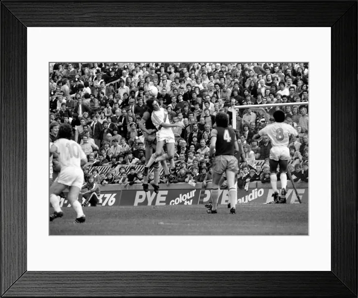 Framed Print : English Division 1. Crystal Palace 0 v. Aston Villa 1. September 1980 LF04-34-136