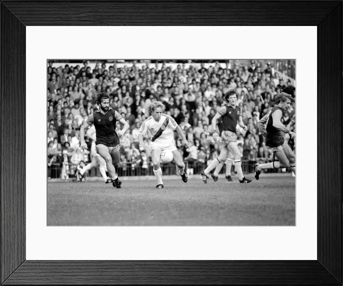 Framed Print : English Division 1. Crystal Palace 0 v. Aston Villa 1. September 1980 LF04-34-090 Framed Print : English Division 1. Crystal Palace 0 v. Aston Villa 1. September 1980 LF04-34-090
