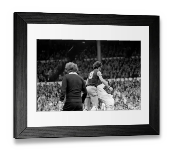 Framed Print : English Division 1. Crystal Palace 0 v. Aston Villa 1. September 1980 LF04-34-114 Framed Print : English Division 1. Crystal Palace 0 v. Aston Villa 1. September 1980 LF04-34-114