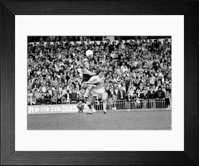 Framed Print : English Division 1. Crystal Palace 0 v. Aston Villa 1. September 1980 LF04-34-054 Framed Print : English Division 1. Crystal Palace 0 v. Aston Villa 1. September 1980 LF04-34-054