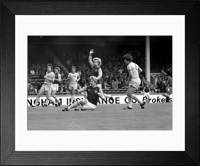 Framed Print : Football Division 1. Aston Villa 0 v. Everton 2. September 1980 LF04-26-001 Framed Print : Football Division 1. Aston Villa 0 v. Everton 2. September 1980 LF04-26-001