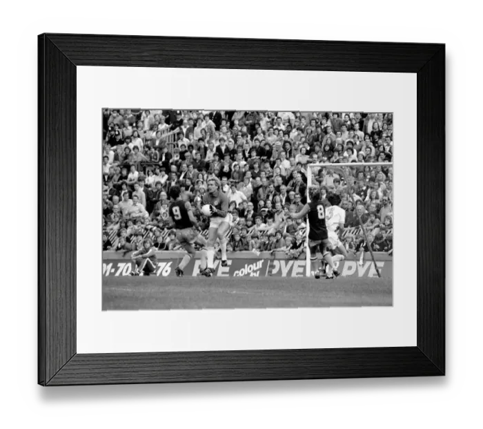 Framed Print : English Division 1. Crystal Palace 0 v. Aston Villa 1. September 1980 LF04-34-013