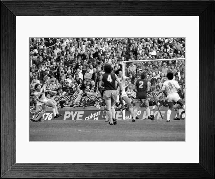 Framed Print : English Division 1. Crystal Palace 0 v. Aston Villa 1. September 1980 LF04-34-073 Framed Print : English Division 1. Crystal Palace 0 v. Aston Villa 1. September 1980 LF04-34-073