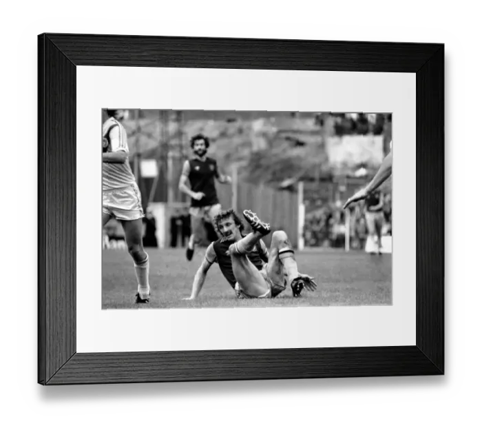 Framed Print : English Division 1. Crystal Palace 0 v. Aston Villa 1. September 1980 LF04-34-006 Framed Print : English Division 1. Crystal Palace 0 v. Aston Villa 1. September 1980 LF04-34-006