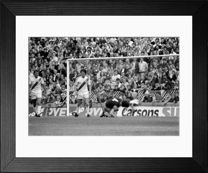 Framed Print : English Division 1. Crystal Palace 0 v. Aston Villa 1. September 1980 LF04-34-038 Framed Print : English Division 1. Crystal Palace 0 v. Aston Villa 1. September 1980 LF04-34-038