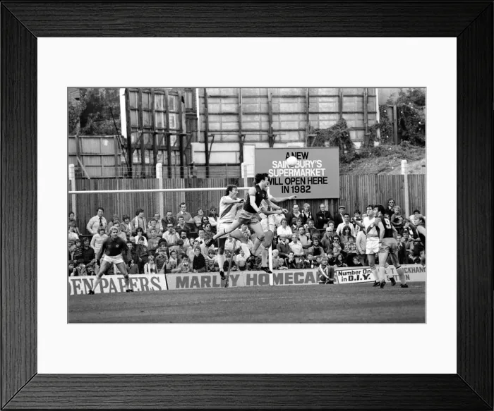 Framed Print : English Division 1. Crystal Palace 0 v. Aston Villa 1. September 1980 LF04-34-064 Framed Print : English Division 1. Crystal Palace 0 v. Aston Villa 1. September 1980 LF04-34-064