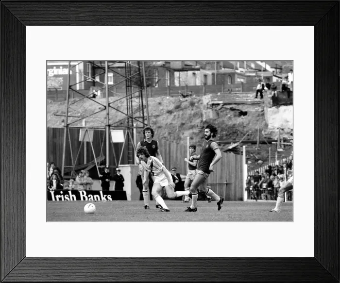 Framed Print : English Division 1. Crystal Palace 0 v. Aston Villa 1. September 1980 LF04-34-014 Framed Print : English Division 1. Crystal Palace 0 v. Aston Villa 1. September 1980 LF04-34-014