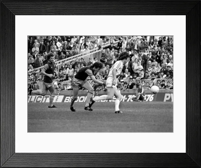 Framed Print : English Division 1. Crystal Palace 0 v. Aston Villa 1. September 1980 LF04-34-076 Framed Print : English Division 1. Crystal Palace 0 v. Aston Villa 1. September 1980 LF04-34-076