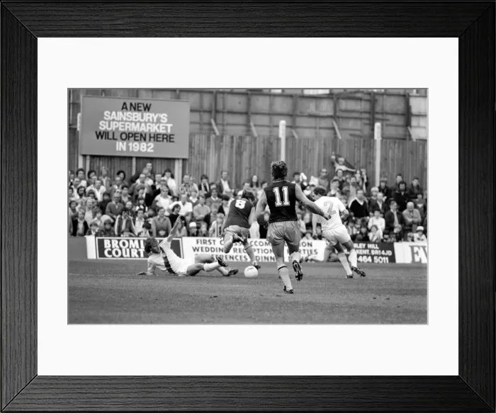 Framed Print : English Division 1. Crystal Palace 0 v. Aston Villa 1. September 1980 LF04-34-079