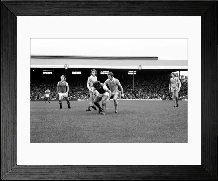 Framed Print : English Division 1. Arsenal 2 v. Stoke 0. September 1980 LF04-25-020 Framed Print : English Division 1. Arsenal 2 v. Stoke 0. September 1980 LF04-25-020