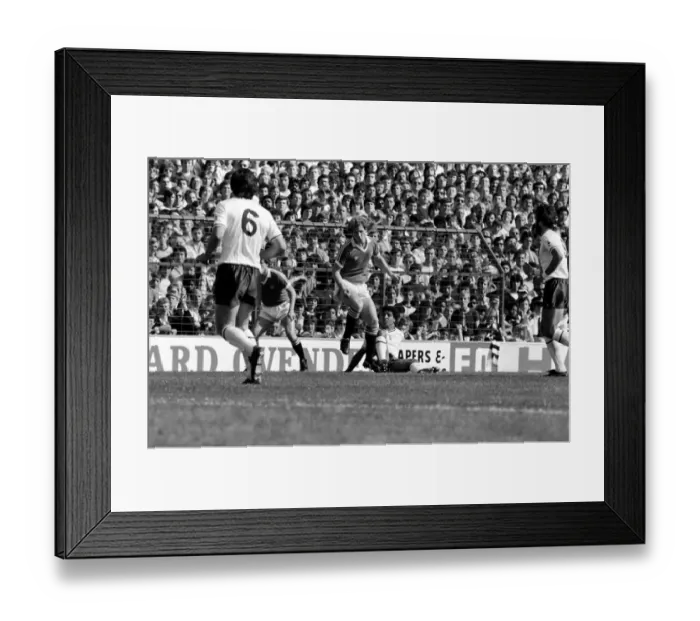 Framed Print : English First Division. Tottenham Hotspur 0 v. Manchester United 0 Framed Print : English First Division. Tottenham Hotspur 0 v. Manchester United 0
