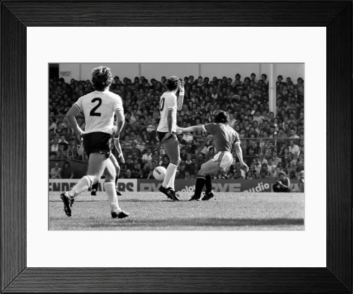 Framed Print : English First Division. Tottenham Hotspur 0 v. Manchester United 0 Framed Print : English First Division. Tottenham Hotspur 0 v. Manchester United 0