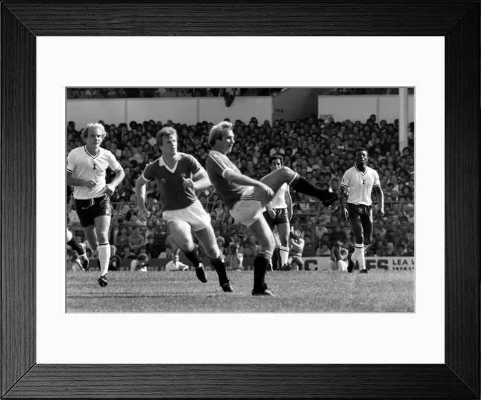 Framed Print : English First Division. Tottenham Hotspur 0 v. Manchester United 0 Framed Print : English First Division. Tottenham Hotspur 0 v. Manchester United 0