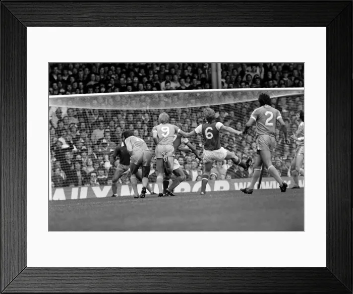 Framed Print : English Division 1. Arsenal 2 v. Stoke 0. September 1980 LF04-25-016 Framed Print : English Division 1. Arsenal 2 v. Stoke 0. September 1980 LF04-25-016