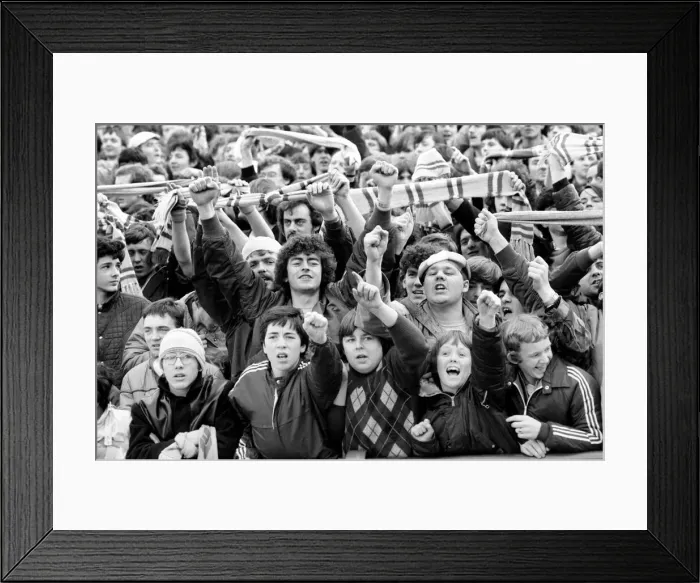 Framed Print : English FA Cup Fourth Round match at Highbury. Arsenal 1 v Leeds United 1 Framed Print : English FA Cup Fourth Round match at Highbury. Arsenal 1 v Leeds United 1