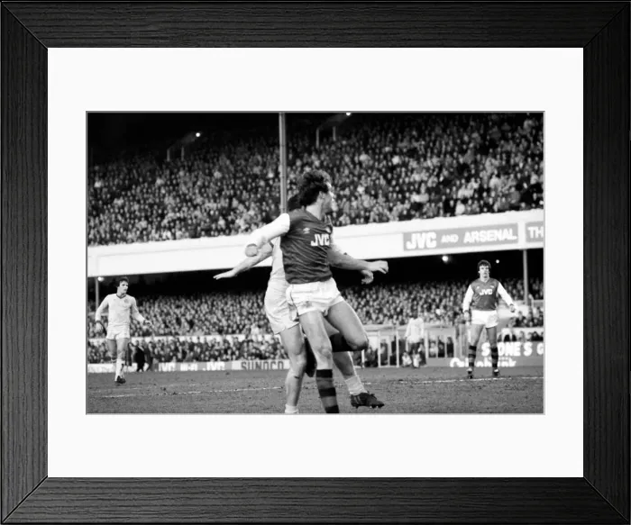 Framed Print : English FA Cup Fourth Round match at Highbury. Arsenal 1 v Leeds United 1 Framed Print : English FA Cup Fourth Round match at Highbury. Arsenal 1 v Leeds United 1
