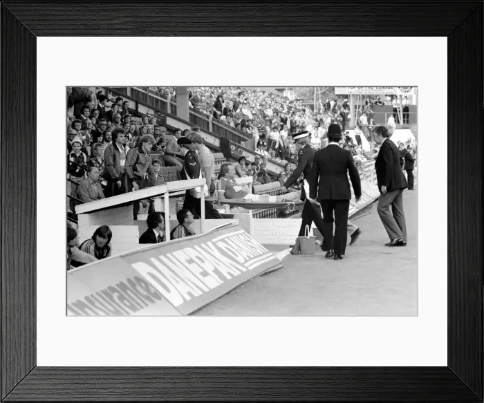 Framed Print : English League Cup Third Round match at The Valley. Charlton Athletic 1 v West Ham United