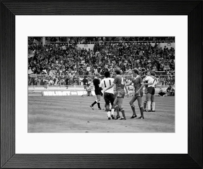 Framed Print : Charity Shield match at Wembley Stadium. Liverpool 1 v Tottenham Hotspur 0