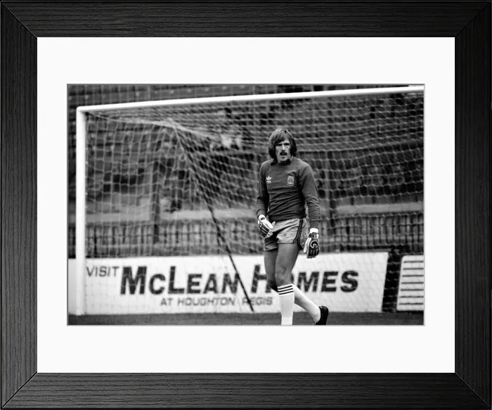 Framed Print : English League Cup Third Round match at The Valley. Charlton Athletic 1 v West Ham United Framed Print : English League Cup Third Round match at The Valley. Charlton Athletic 1 v West Ham United