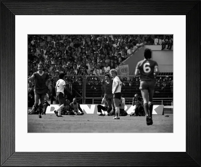 Framed Print : Charity Shield match at Wembley Stadium. Liverpool 1 v Tottenham Hotspur 0 Framed Print : Charity Shield match at Wembley Stadium. Liverpool 1 v Tottenham Hotspur 0