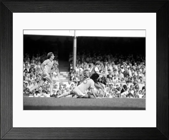 Framed Print : English League Division One match at Highbury. Arsenal 0 v Liverpool 2 Framed Print : English League Division One match at Highbury. Arsenal 0 v Liverpool 2