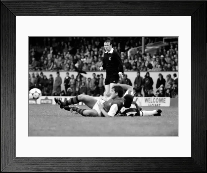 Framed Print : English League Division One match at Highbury. Arsenal 2 v West Bromwich Albion 0 Framed Print : English League Division One match at Highbury. Arsenal 2 v West Bromwich Albion 0