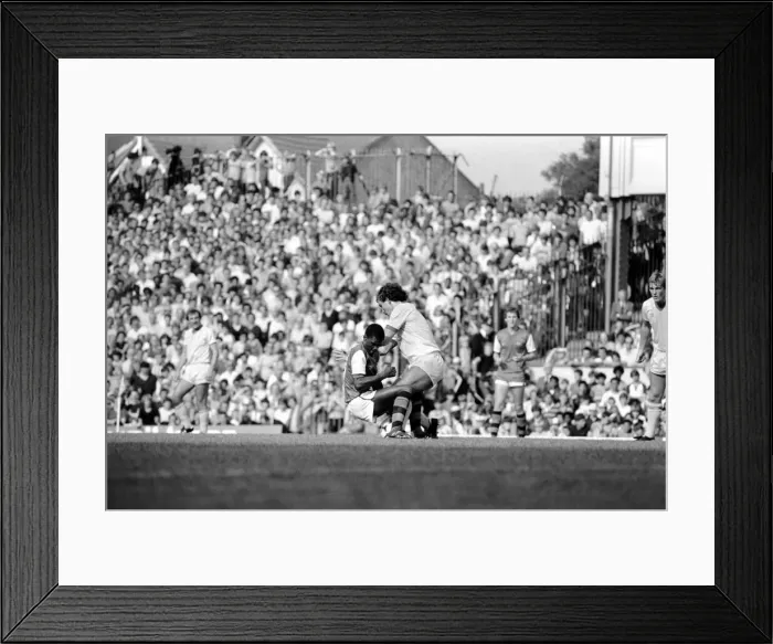 Framed Print : English League Division One match at Highbury. Arsenal 0 v Liverpool 2 Framed Print : English League Division One match at Highbury. Arsenal 0 v Liverpool 2